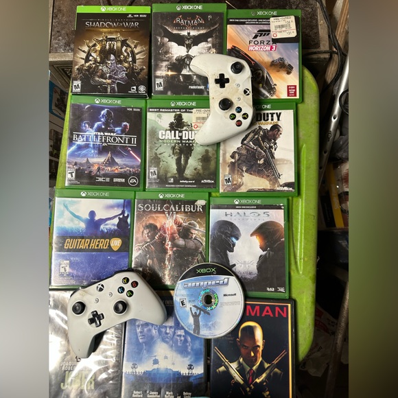 2 Xbox one controllers 12 video games